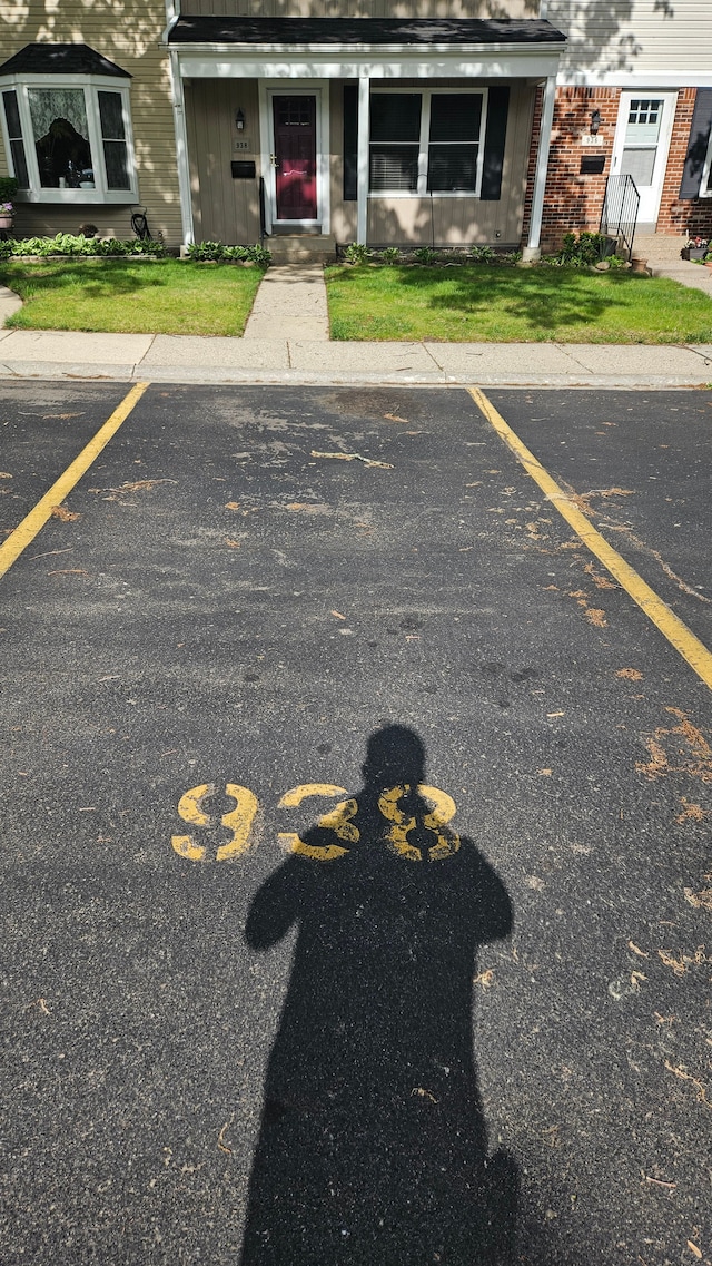 938 Little Hill Ct, Rochester Hills, MI 48307 - view of uncovered parking lot