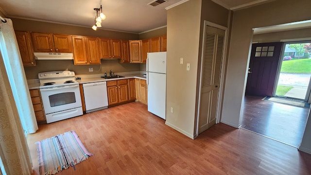938 Little Hill Ct, Rochester Hills, MI 48307 - kitchen featuring white appliances, under cabinet range hood, ornamental molding, a sink, and light wood finished floors