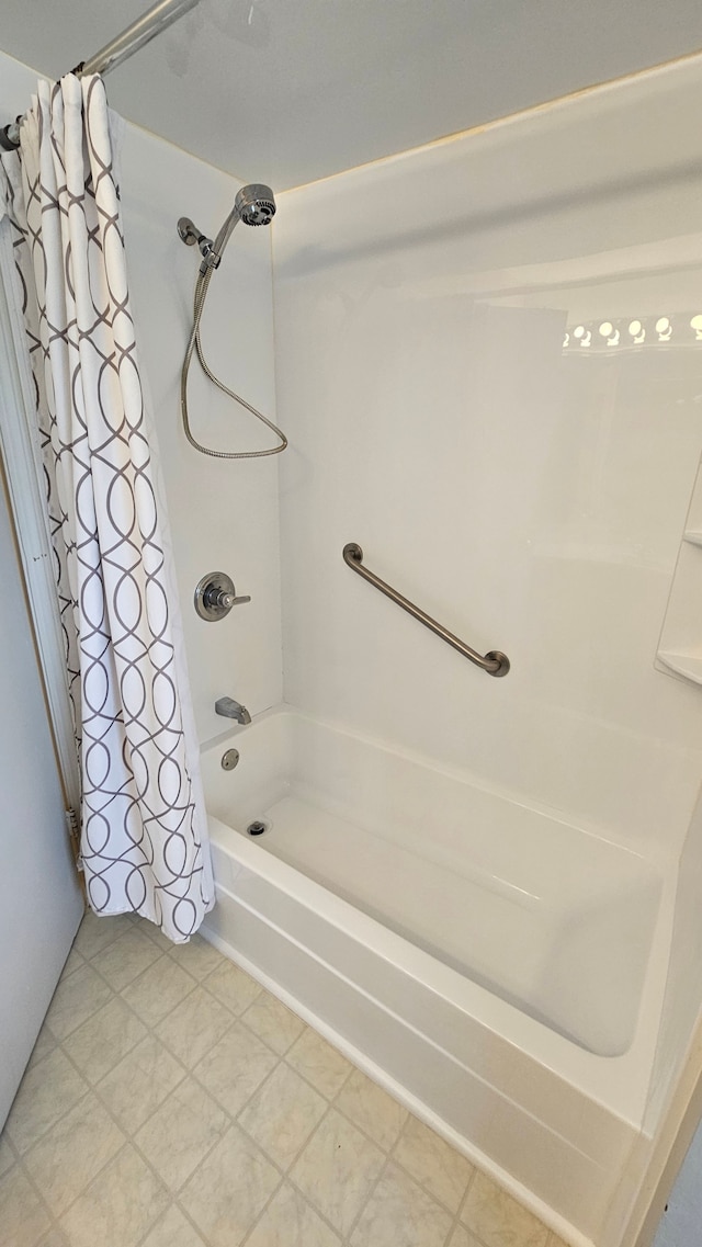 938 Little Hill Ct, Rochester Hills, MI 48307 - full bath featuring shower / bathtub combination with curtain