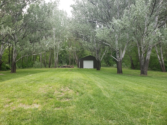 15701 Middlebelt Rd, Romulus, MI 48174 - view of grassy yard featuring an outdoor structure and a detached garage