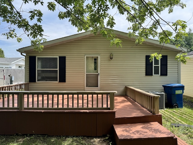 829 Savannah River Dr, Adrian, MI 49221 - back of property featuring a wooden deck