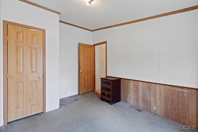 943 Howell Ave, Adrian, MI 49221 - unfurnished room featuring carpet flooring, ornamental molding, and a textured ceiling