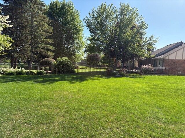 39858 Wilmette Dr, Sterling Heights, MI 48313 - view of yard