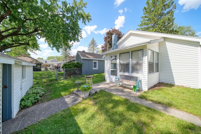view of yard featuring a patio area