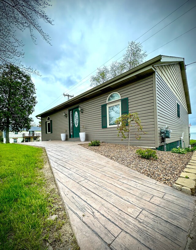 1042 Lakeshore Rd N, Harbor Beach, MI 48441 - photo 3