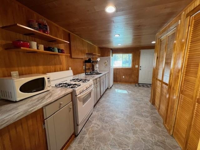 2412 S US-23, East Tawas, MI 48730