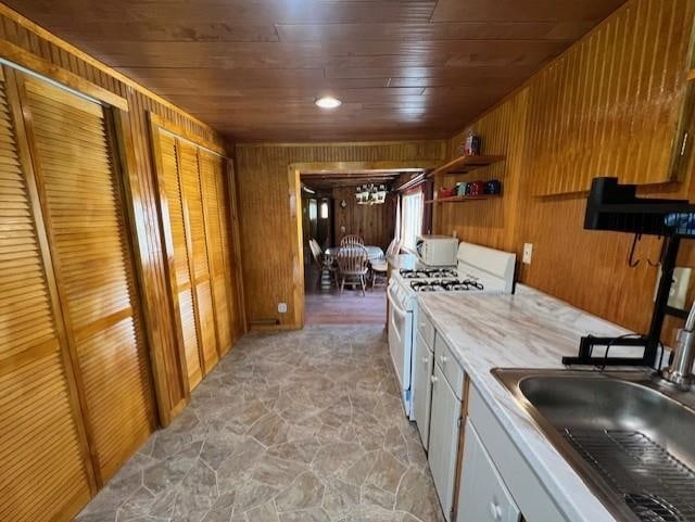 2412 S US-23, East Tawas, MI 48730