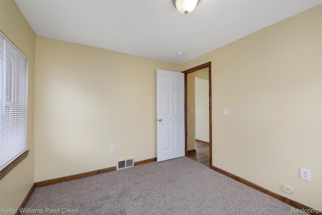 13350 Sidonie Ave, Warren, MI 48089 - unfurnished room with carpet, baseboards, and a smoke detector