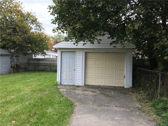18989 Washtenaw St, Harper Woods, MI 48225 - detached garage featuring driveway
