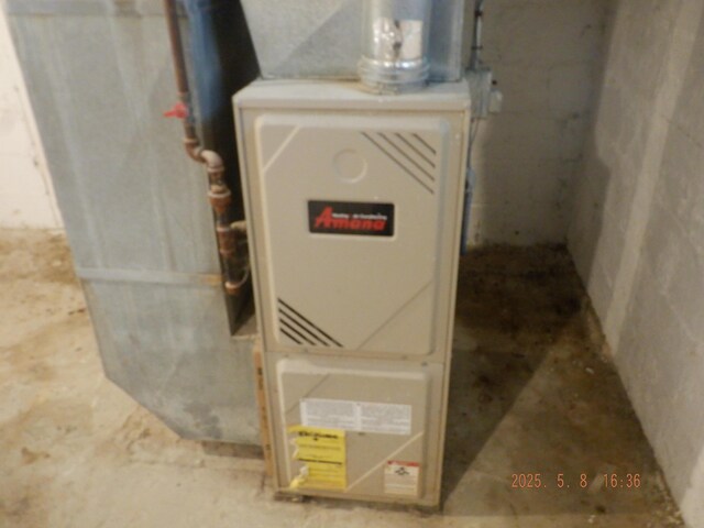 824 Gayle Ave, Kalamazoo, MI 49048 - utility room with heating unit