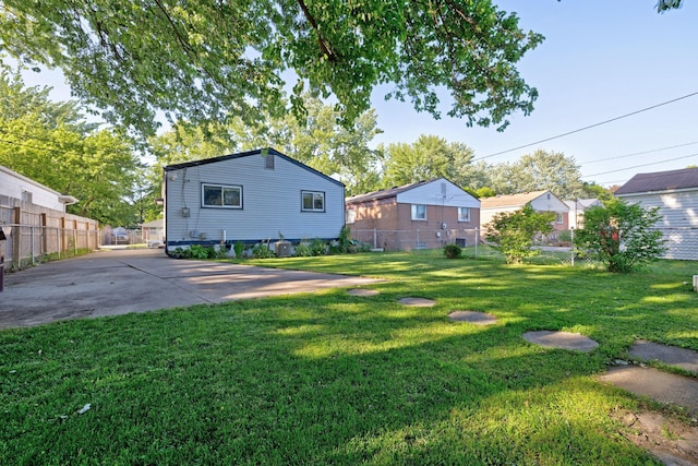 19526 Broadacres St, Clinton Township, MI 48035 - view of yard featuring a residential view