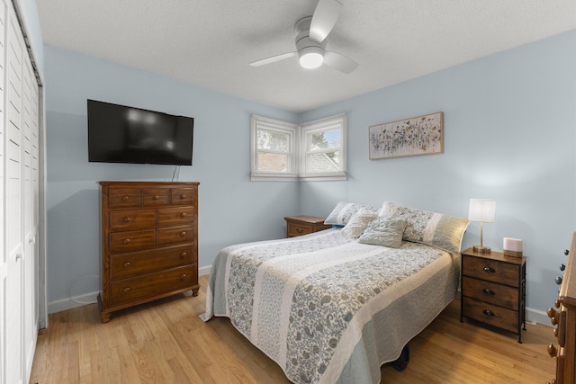 12550 Devoe St, Southgate, MI 48195 - bedroom with wood finished floors, baseboards, a ceiling fan, and a textured ceiling
