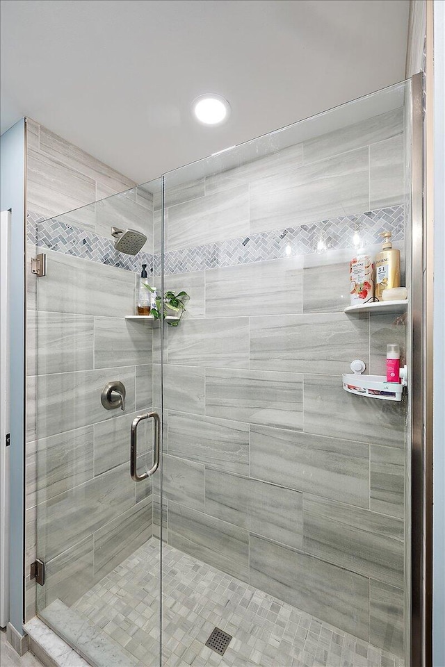 53383 Starlite Dr, Michigan, MI 48316 - bathroom featuring a stall shower