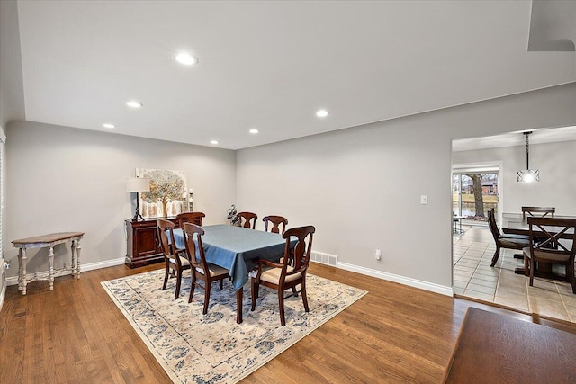 53383 Starlite Dr, Michigan, MI 48316 - dining room with wood finished floors, baseboards, and recessed lighting