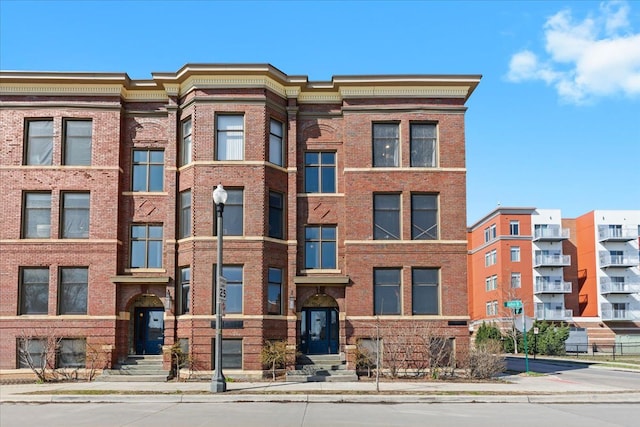 112 Watson St Unit 28, Detroit, MI 48201 - view of apartment building / complex featuring entry steps