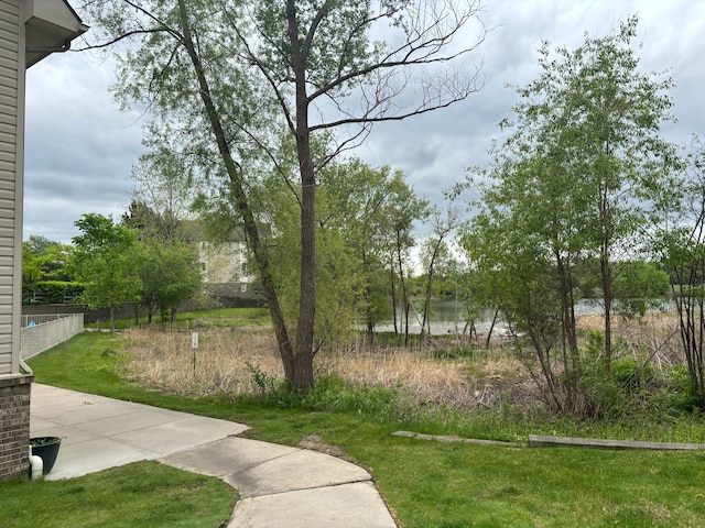 836 Brandon Ave, Pontiac, MI 48340 - view of yard with fence and a water view