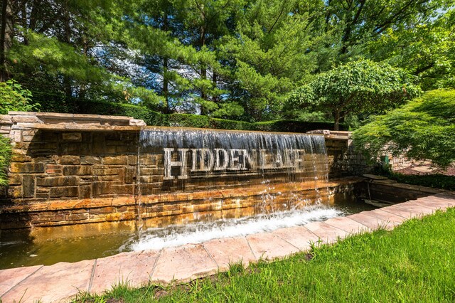 10408 Stoney Point Dr, South Lyon, MI 48178 - view of community sign