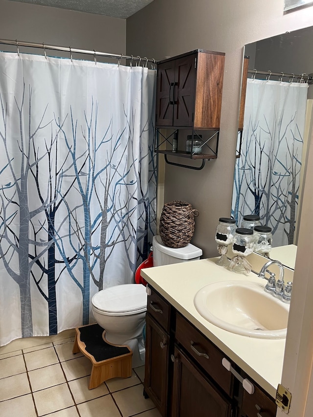 full bathroom with toilet, vanity, tile patterned floors, and curtained shower