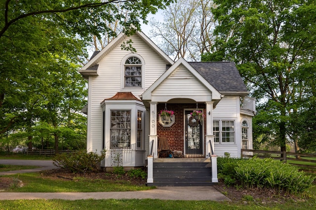 5100 Perry Rd, Grand Blanc, MI 48439 - view of front of property featuring a balcony and roof with shingles