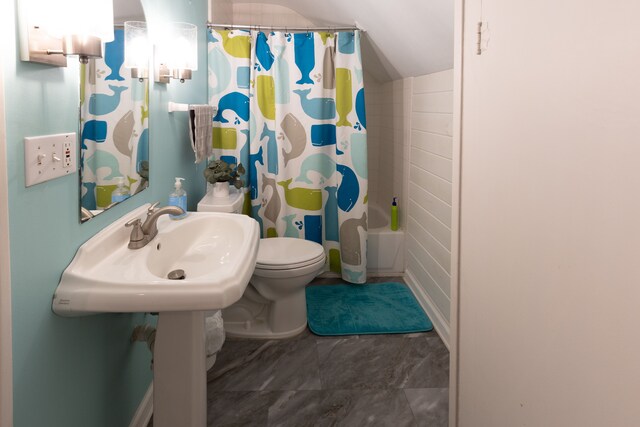 5100 Perry Rd, Grand Blanc, MI 48439 - full bathroom featuring toilet, shower / bathtub combination with curtain, and a sink