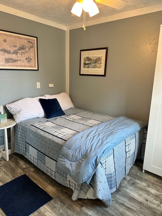 11181 W Ferndale Dr, Manitou Beach, MI 49253 - bedroom with wood finished floors and a textured ceiling