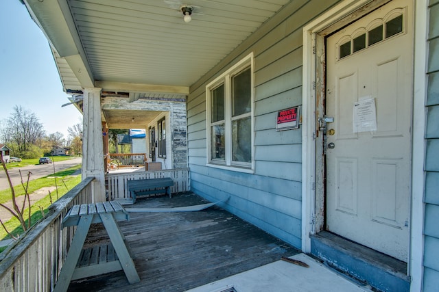 975 Fernhill St, Highland Park, MI 48203 - wooden terrace with covered porch