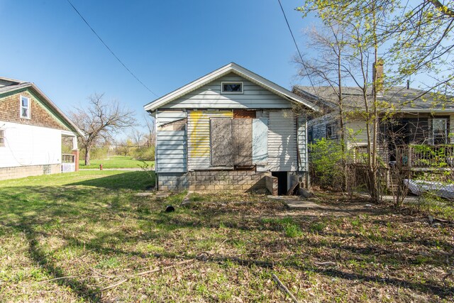 975 Fernhill St, Highland Park, MI 48203 - view of front of property with a front lawn