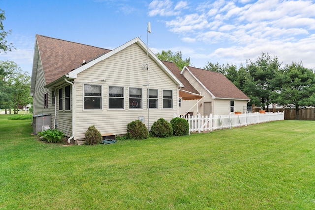 336 Jonesville Rd, Jonesville, MI 49250 - back of house with roof with shingles