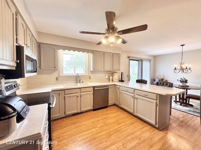 2880 Wurtzel Dr, Freeland, MI 48623 - kitchen with stainless steel appliances, a sink, a peninsula, and healthy amount of natural light