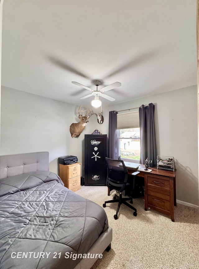 2880 Wurtzel Dr, Freeland, MI 48623 - carpeted bedroom featuring a desk and ceiling fan