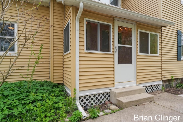 117 Palmer St NE, Grand Rapids, MI 49505 - view of side of home with entry steps