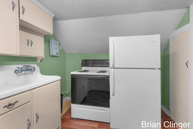 117 Palmer St NE, Grand Rapids, MI 49505 - laundry area with wood finished floors