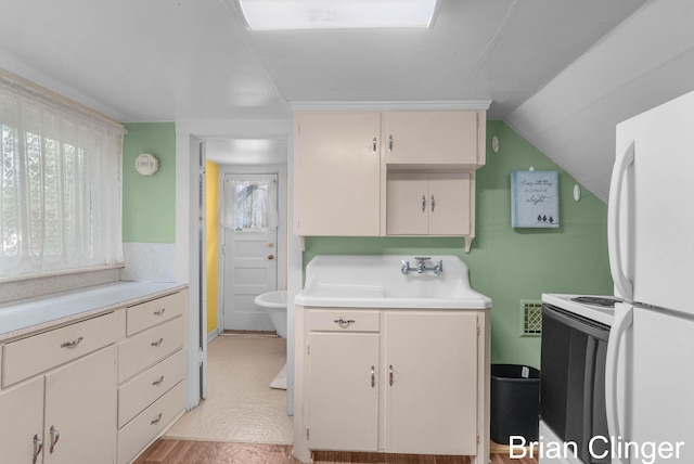 117 Palmer St NE, Grand Rapids, MI 49505 - washroom featuring light wood-style flooring