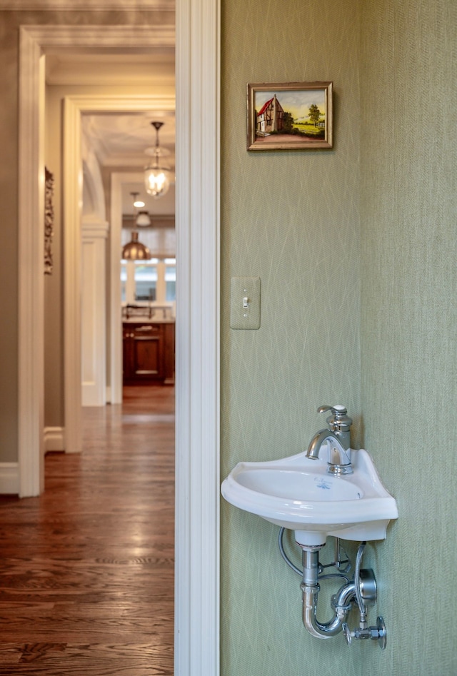 316 Chesterfield Ave, Birmingham, MI 48009 - bathroom with wood finished floors and wallpapered walls