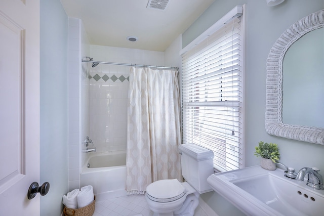 316 Chesterfield Ave, Birmingham, MI 48009 - bathroom featuring a sink, toilet, tile patterned flooring, and shower / bath combo