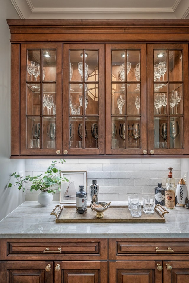 316 Chesterfield Ave, Birmingham, MI 48009 - indoor dry bar featuring backsplash and crown molding