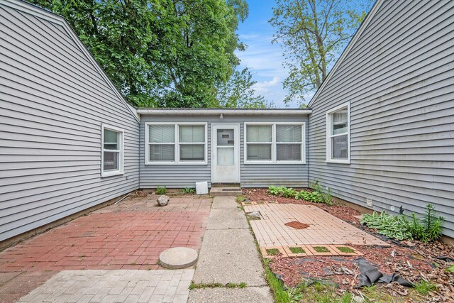 808 Woolsey Dr SW, Grand Rapids, MI 49503 - property entrance featuring a patio area