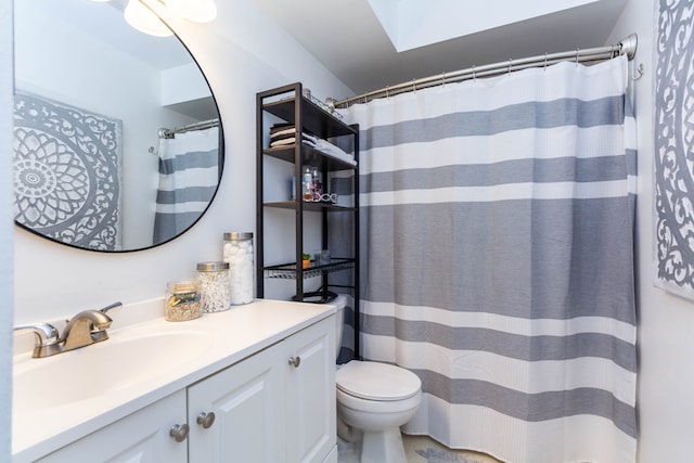 38554 Lanse Creuse St, Harrison Township, MI 48045 - full bath with vanity, toilet, and curtained shower