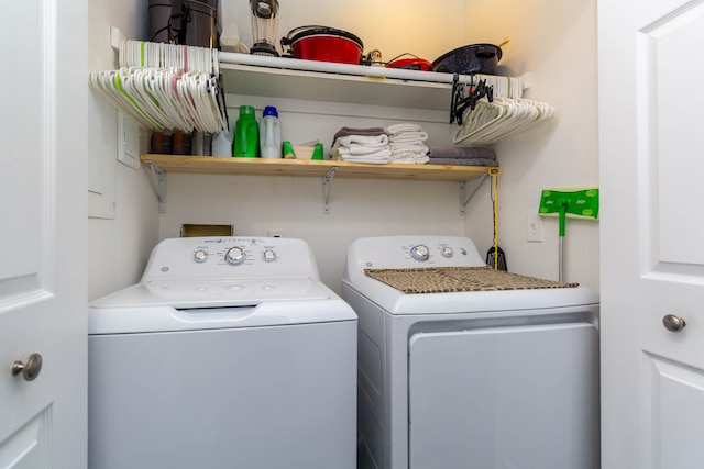 38554 Lanse Creuse St, Harrison Township, MI 48045 - washroom featuring washing machine and dryer