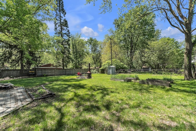 3418 Fieldview Ave, West Bloomfield, MI 48324 - view of yard with a vegetable garden