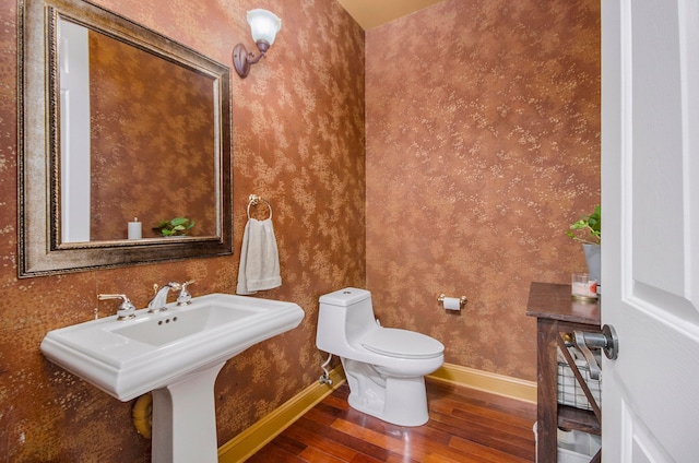 4181 Pavilion Ct, Fenton, MI 48430 - half bath with hardwood / wood-style flooring, baseboards, toilet, and wallpapered walls