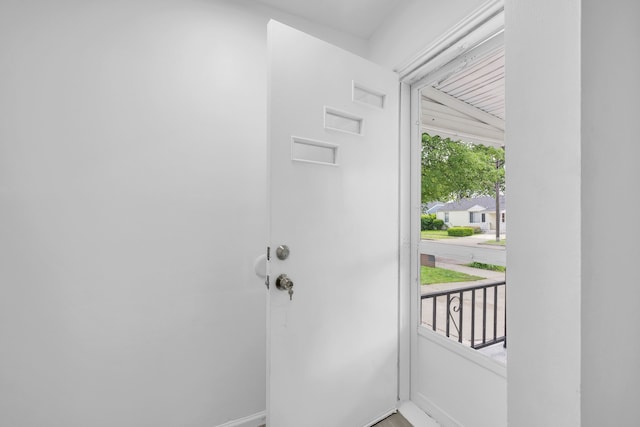 entryway featuring baseboards