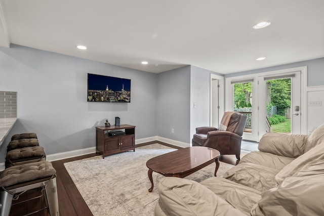 living room featuring wood finished floors, recessed lighting, and baseboards