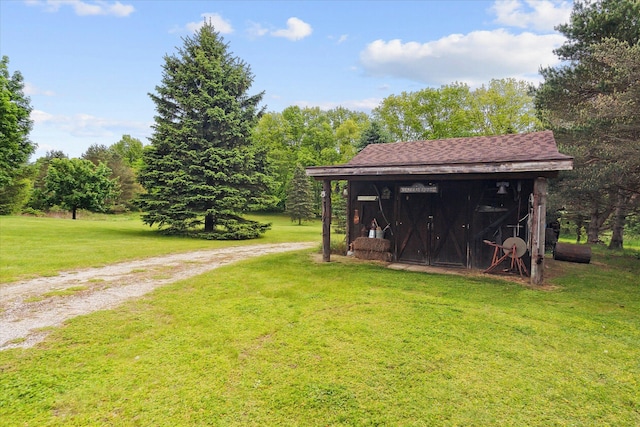 5114 N Oak Rd, Davison, MI 48423 - view of green lawn featuring an outbuilding
