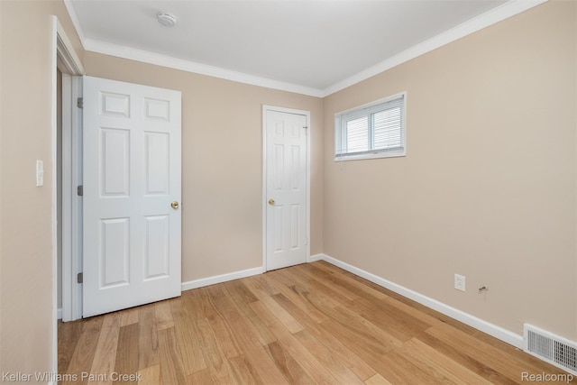12777 Sherman Ave, Warren, MI 48089 - unfurnished bedroom featuring light wood-type flooring, baseboards, ornamental molding, and a closet