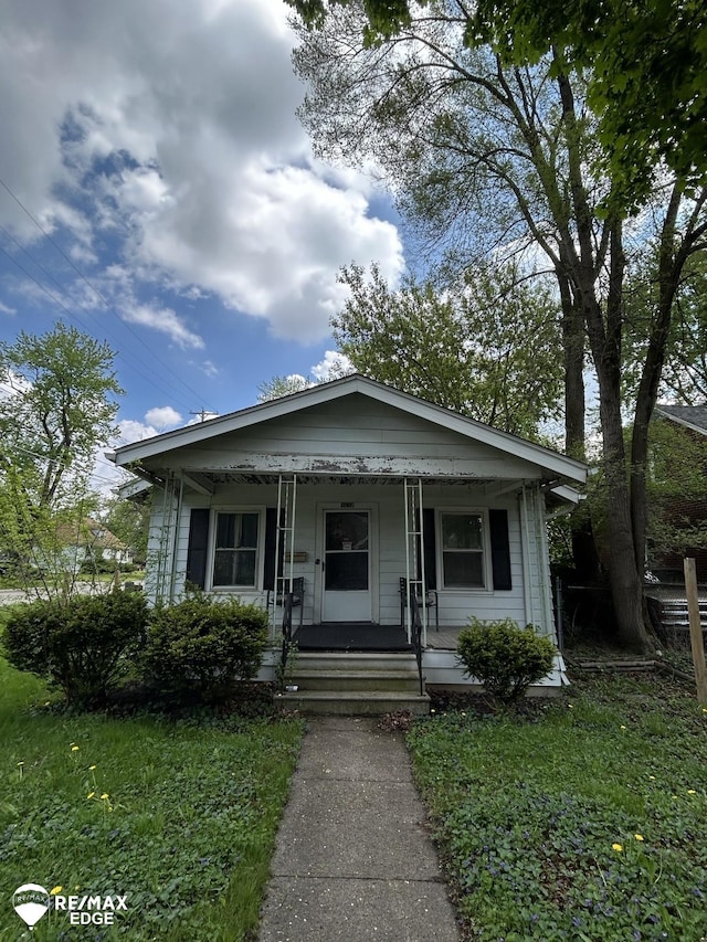 1634 Delaware St, Saginaw, MI 48602 - bungalow-style house with covered porch