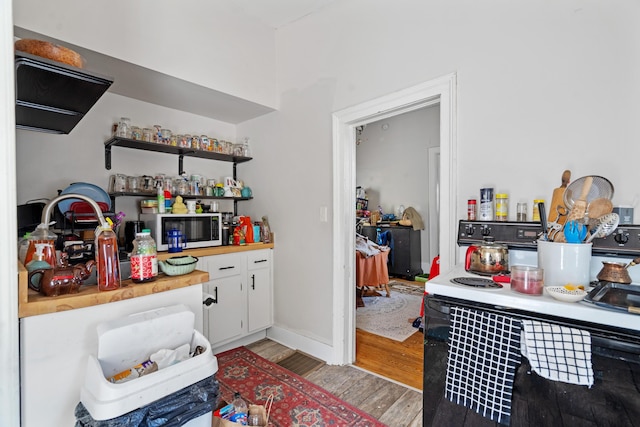 447 W Vine St, Kalamazoo, MI 49001 - bar featuring white range with electric cooktop and light wood-style floors