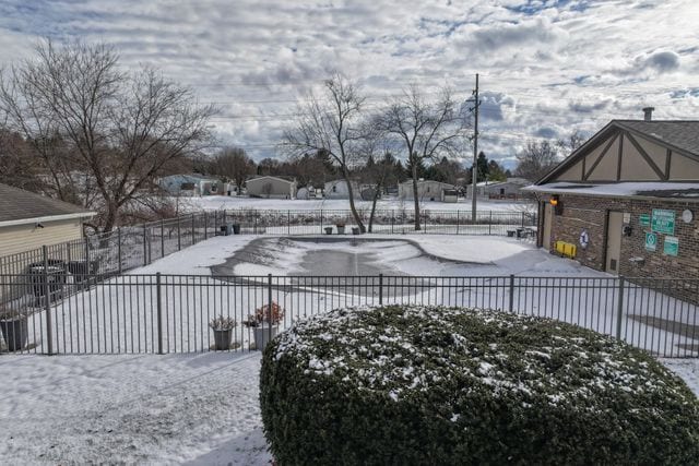 25 Hunters Rill, Lapeer, MI 48446 - snow covered pool with fence
