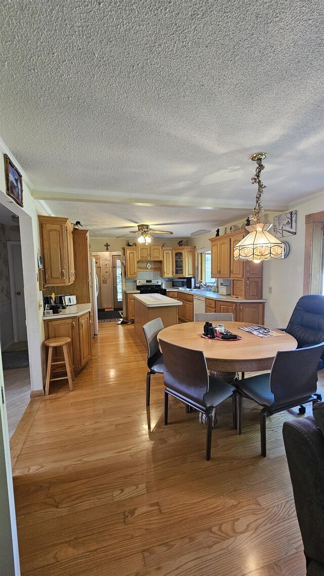 8764 Saunders Rd, Sterling, MI 48659