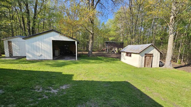 8764 Saunders Rd, Sterling, MI 48659